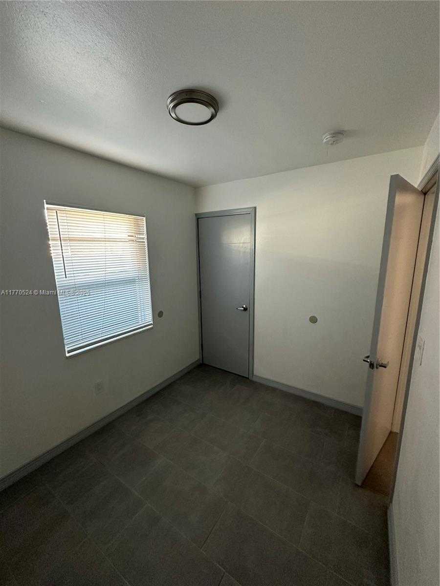 Small Image of 1431 NORTH EAST 152ND TER, North Miami Beach Number 6