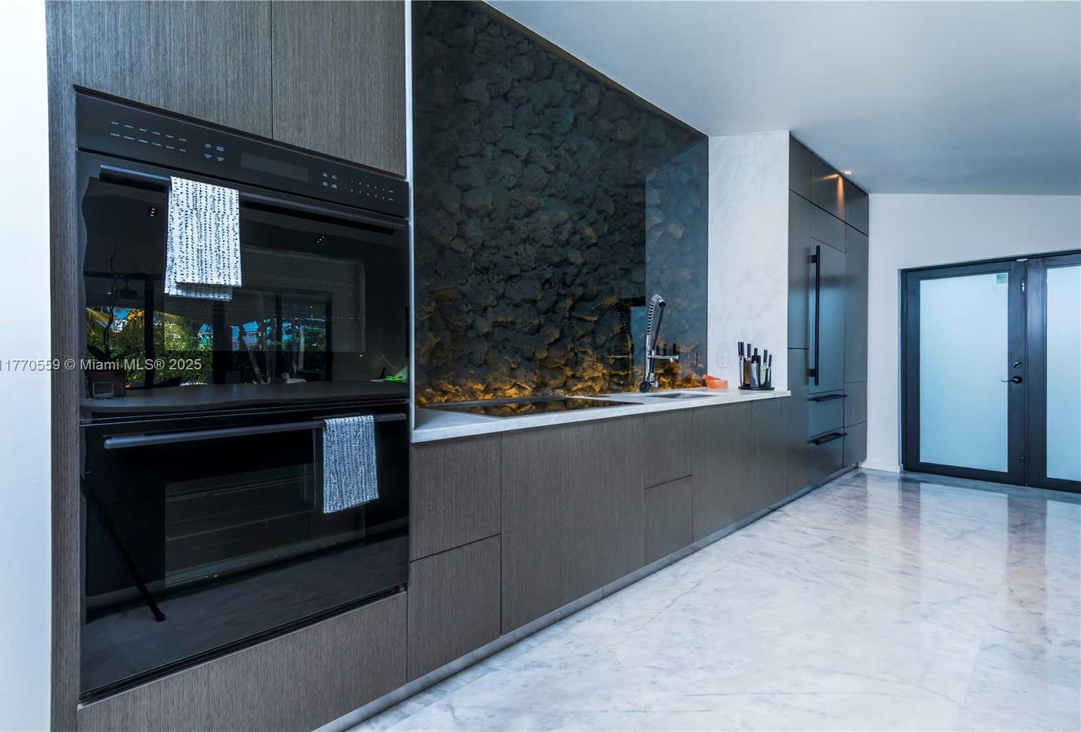 Small Image of 7805 NOREMAC AVE, Miami Beach Number 15