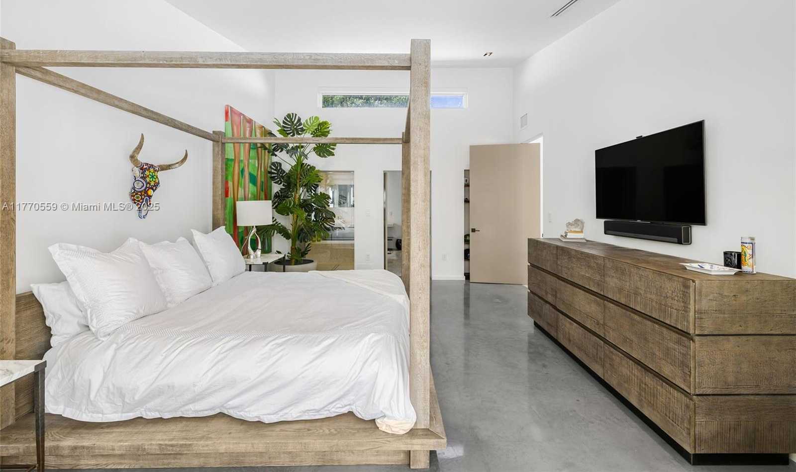 Small Image of 7805 NOREMAC AVE, Miami Beach Number 18