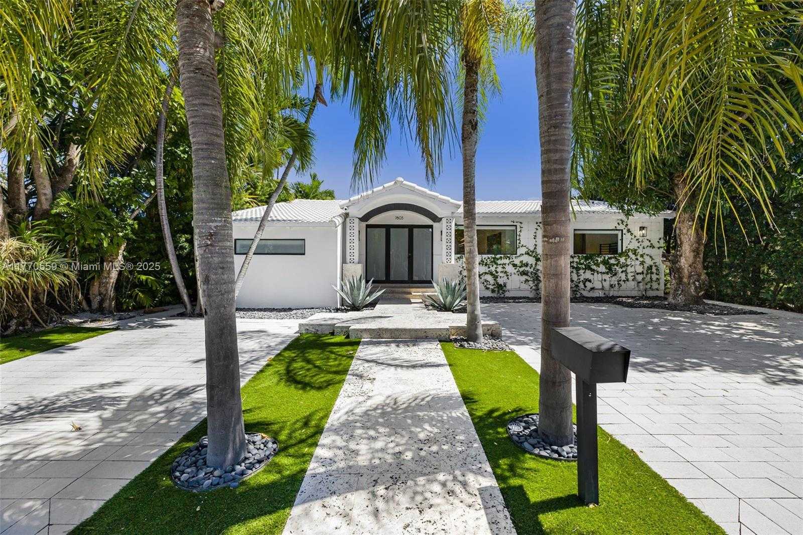 Small Image of 7805 NOREMAC AVE, Miami Beach Number 2