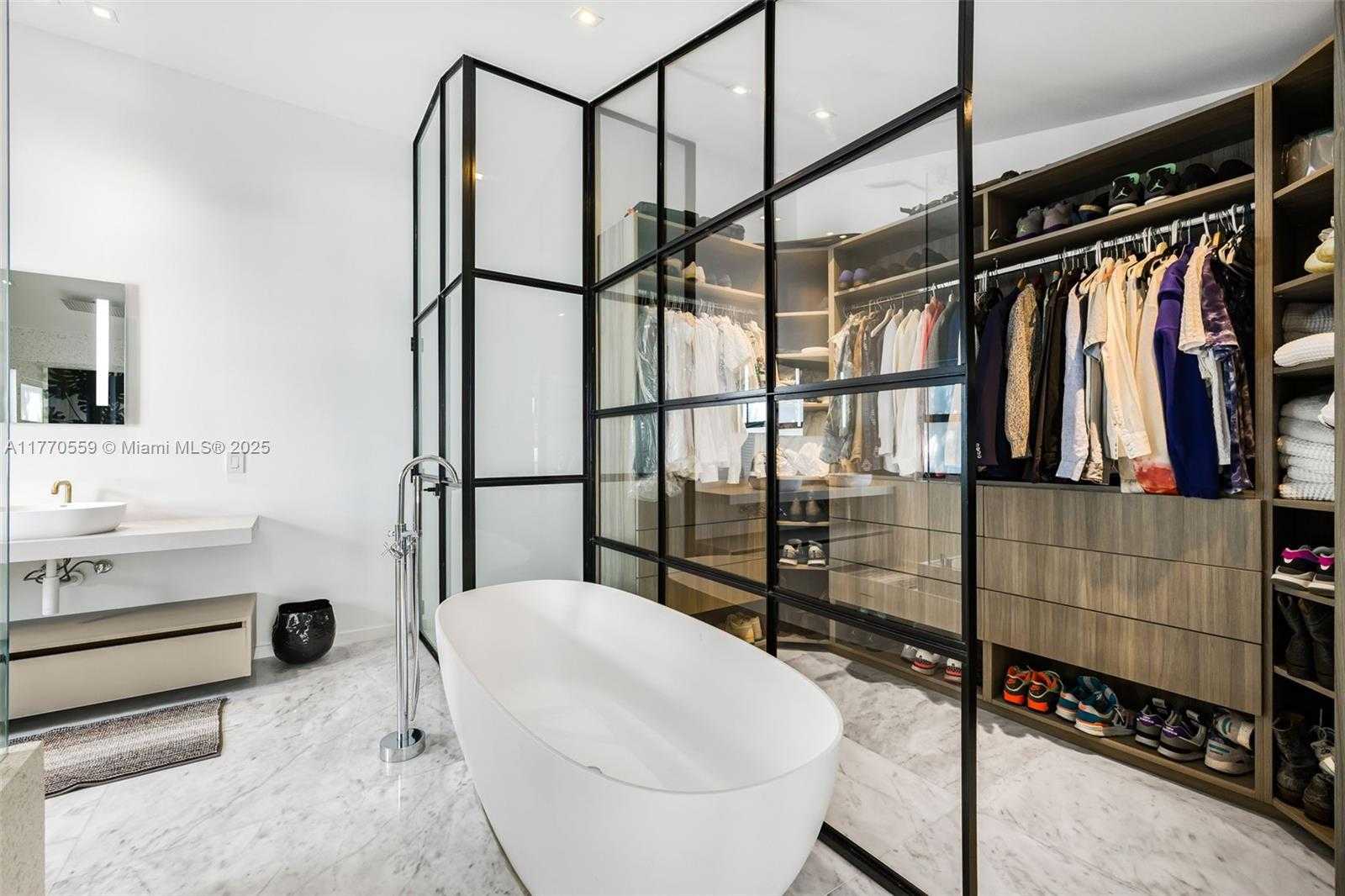 Small Image of 7805 NOREMAC AVE, Miami Beach Number 23