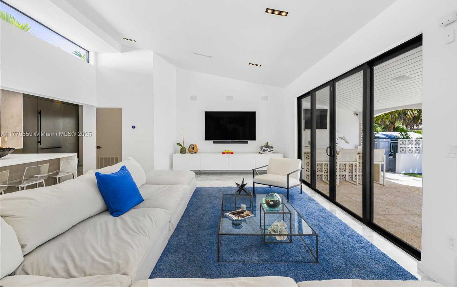 Small Image of 7805 NOREMAC AVE, Miami Beach Number 3