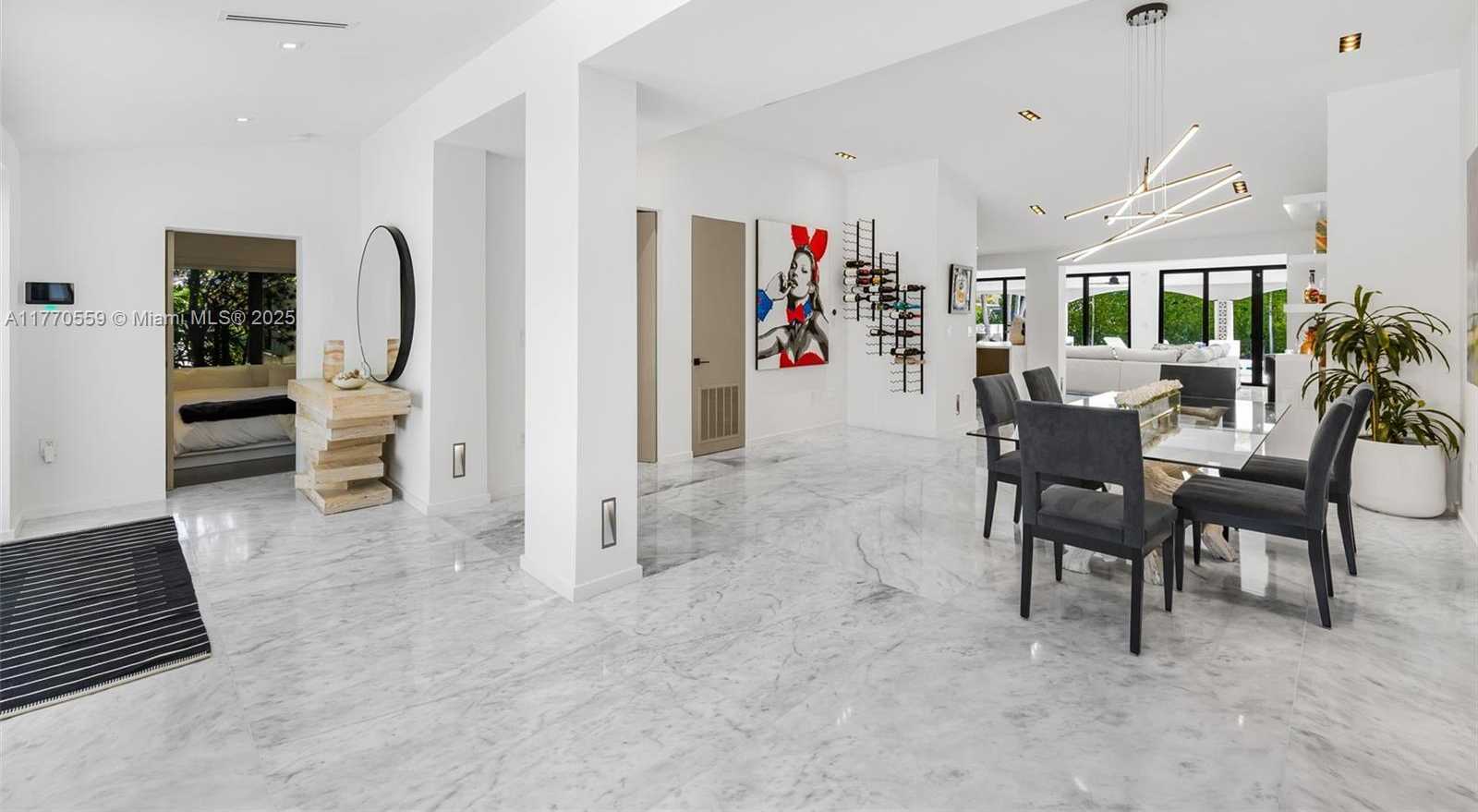 Small Image of 7805 NOREMAC AVE, Miami Beach Number 4