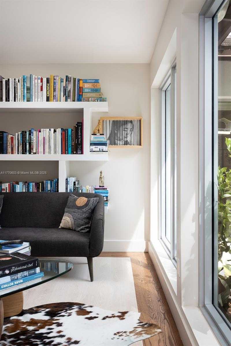 Small Image of 4140 BATTERSEA RD, Coconut Grove Number 11
