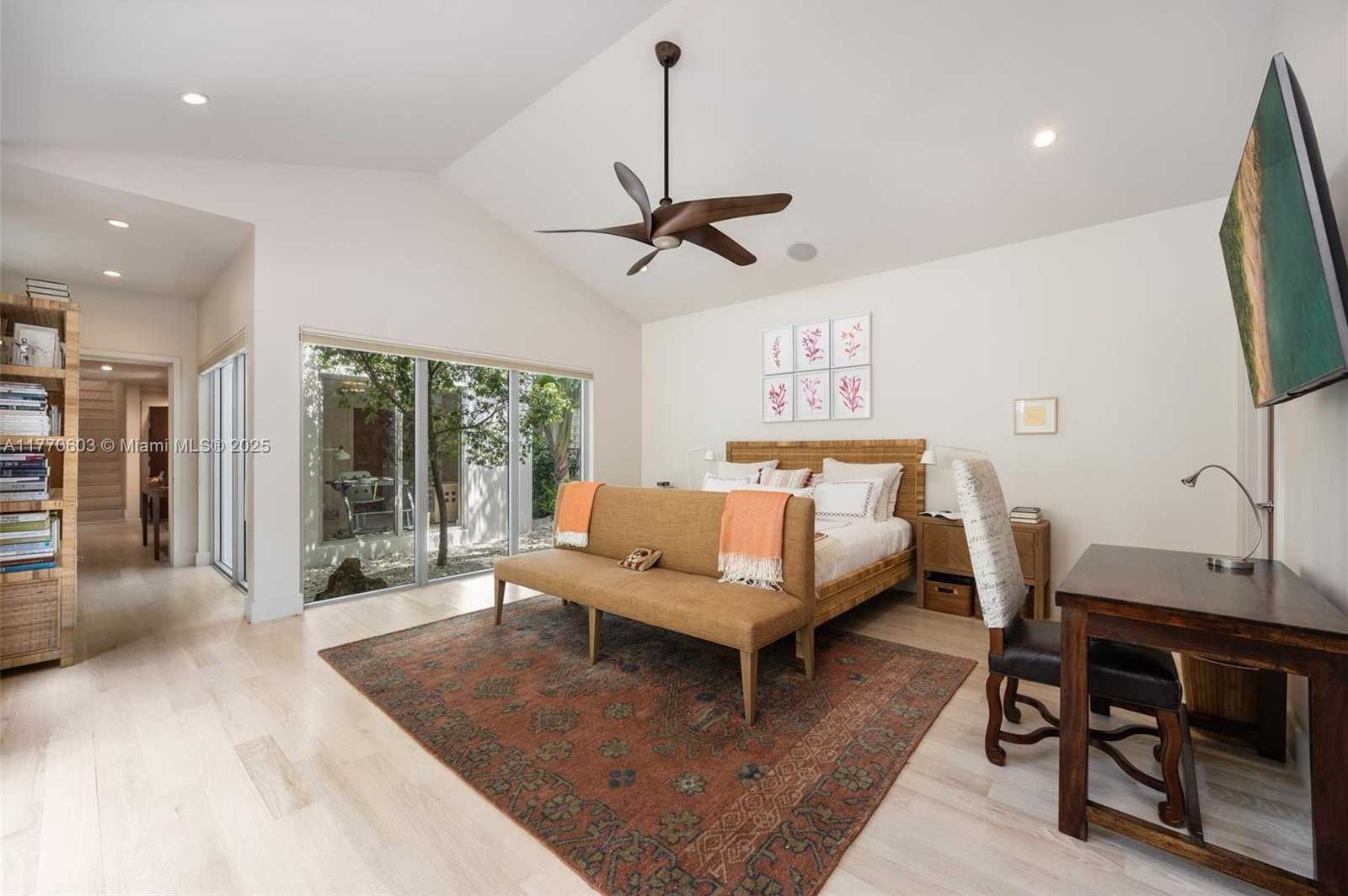 Small Image of 4140 BATTERSEA RD, Coconut Grove Number 16