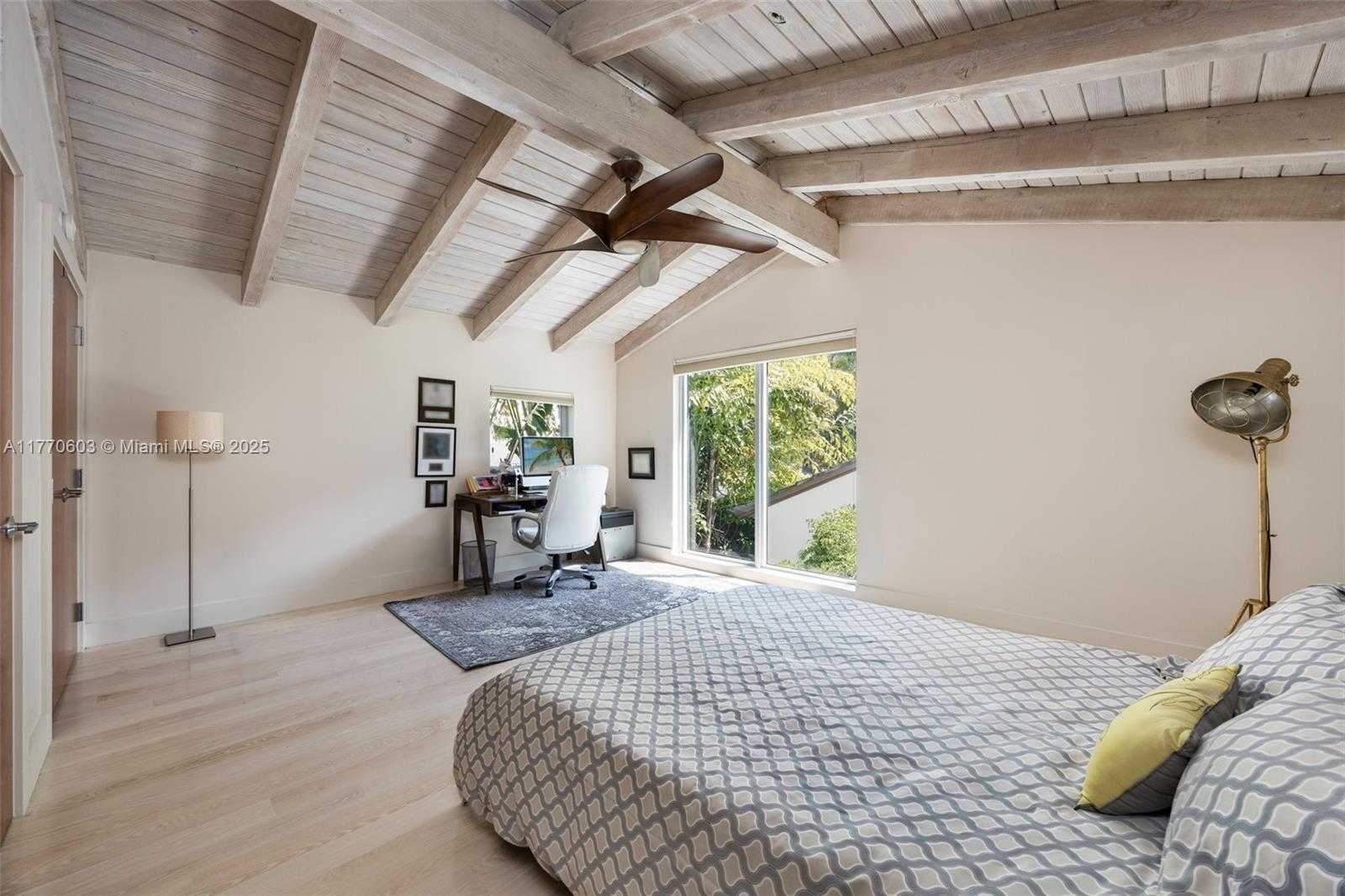 Small Image of 4140 BATTERSEA RD, Coconut Grove Number 22