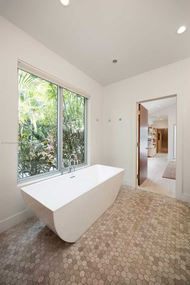 Small Image of 4140 BATTERSEA RD, Coconut Grove Number 24