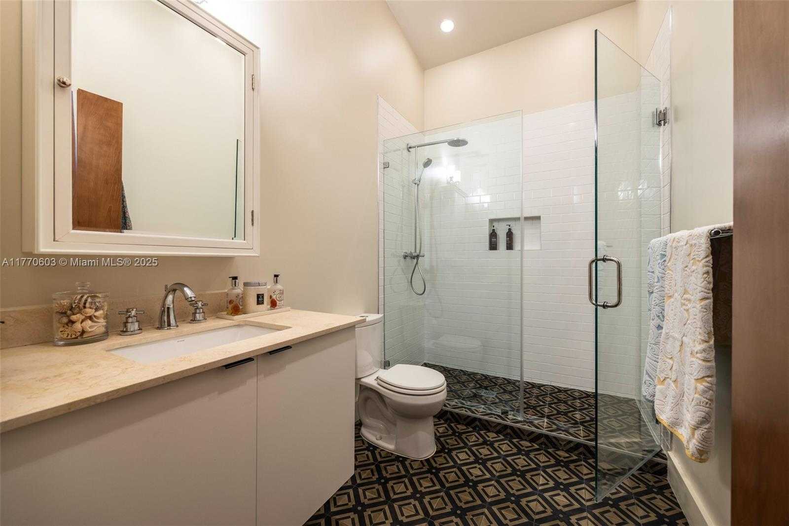 Small Image of 4140 BATTERSEA RD, Coconut Grove Number 27
