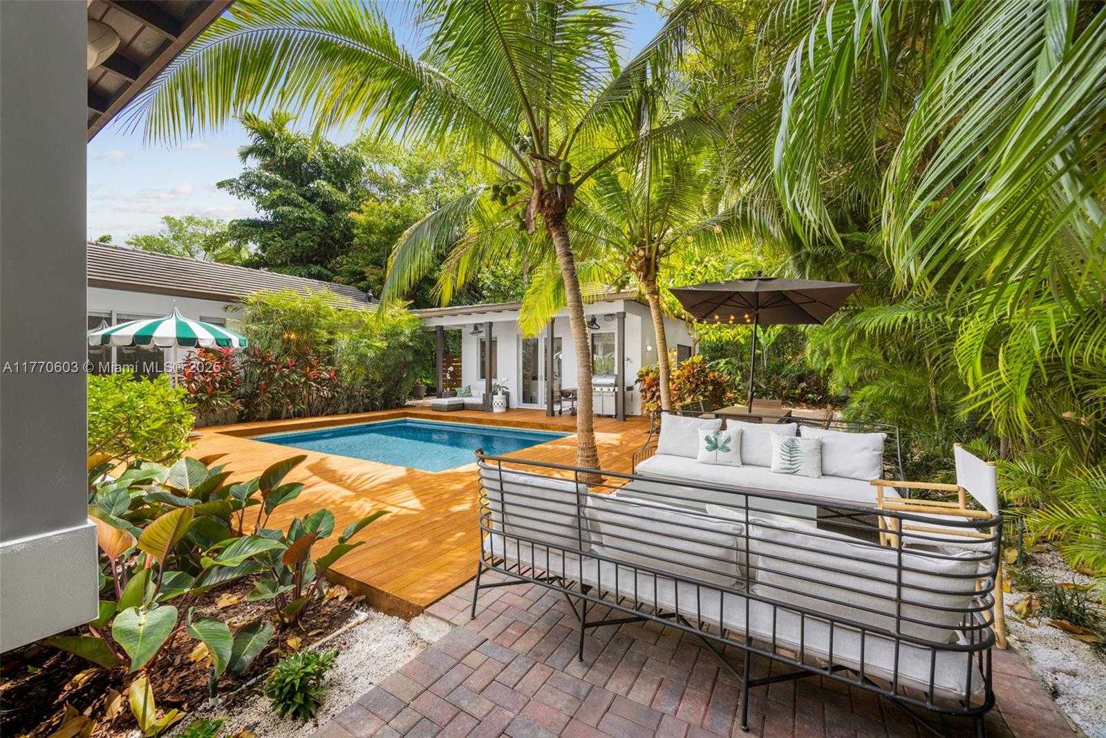 Small Image of 4140 BATTERSEA RD, Coconut Grove Number 31