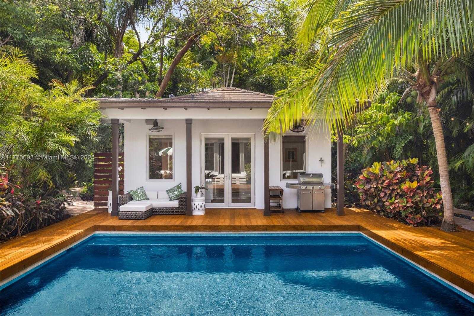 Small Image of 4140 BATTERSEA RD, Coconut Grove Number 33