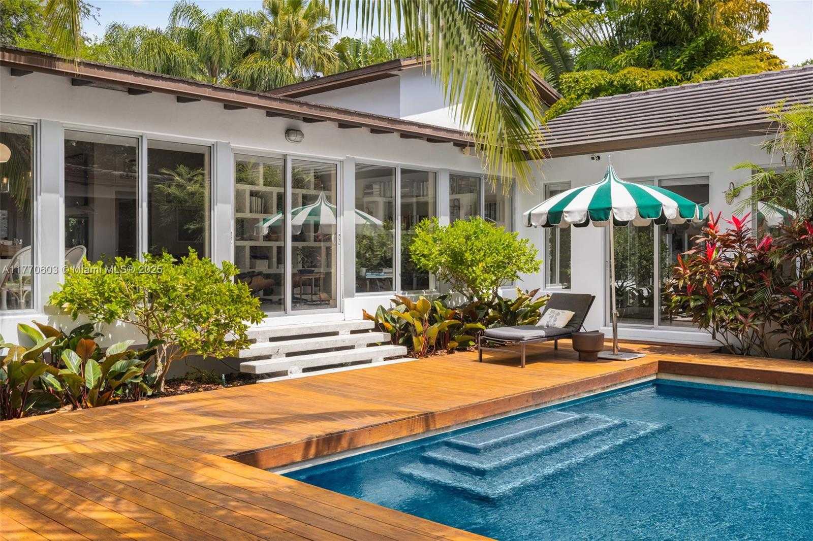 Small Image of 4140 BATTERSEA RD, Coconut Grove Number 34