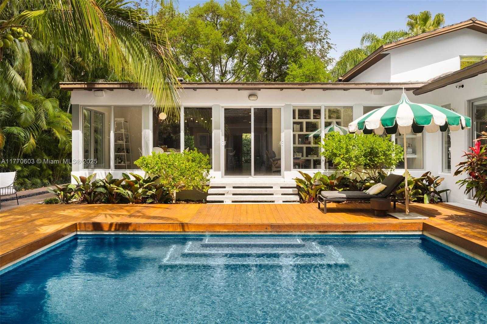 Small Image of 4140 BATTERSEA RD, Coconut Grove Number 35