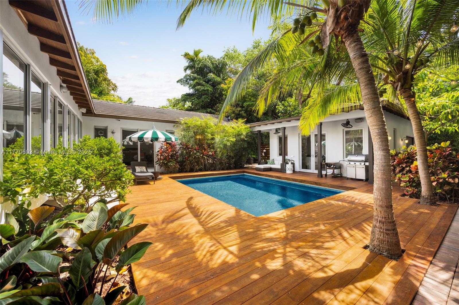 Small Image of 4140 BATTERSEA RD, Coconut Grove Number 37
