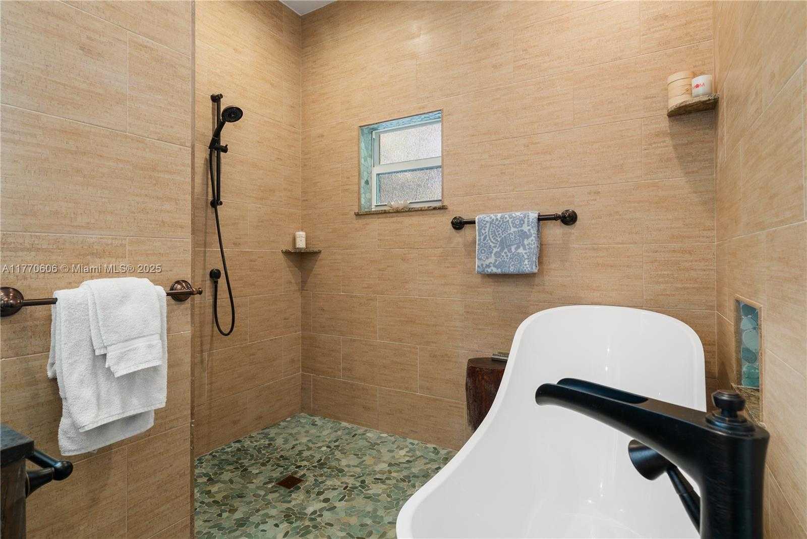 Small Image of 120 COCO PLUM RD S, Key Largo Number 20