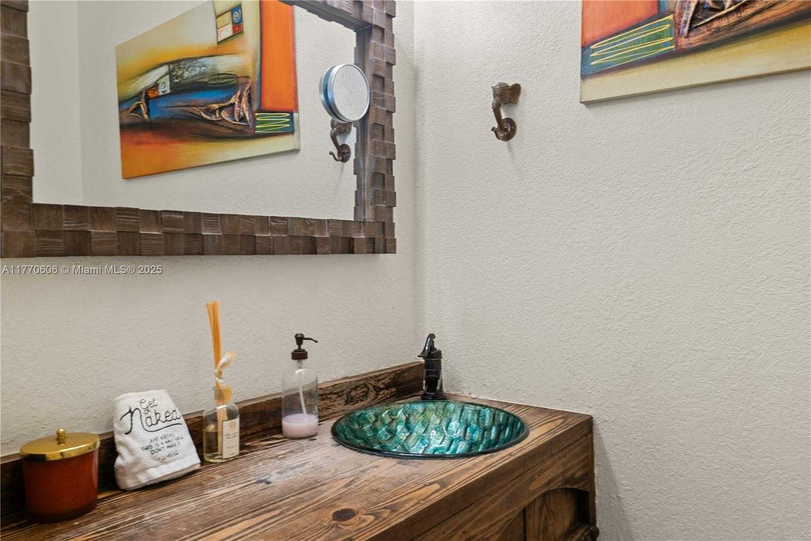 Small Image of 120 COCO PLUM RD S, Key Largo Number 5