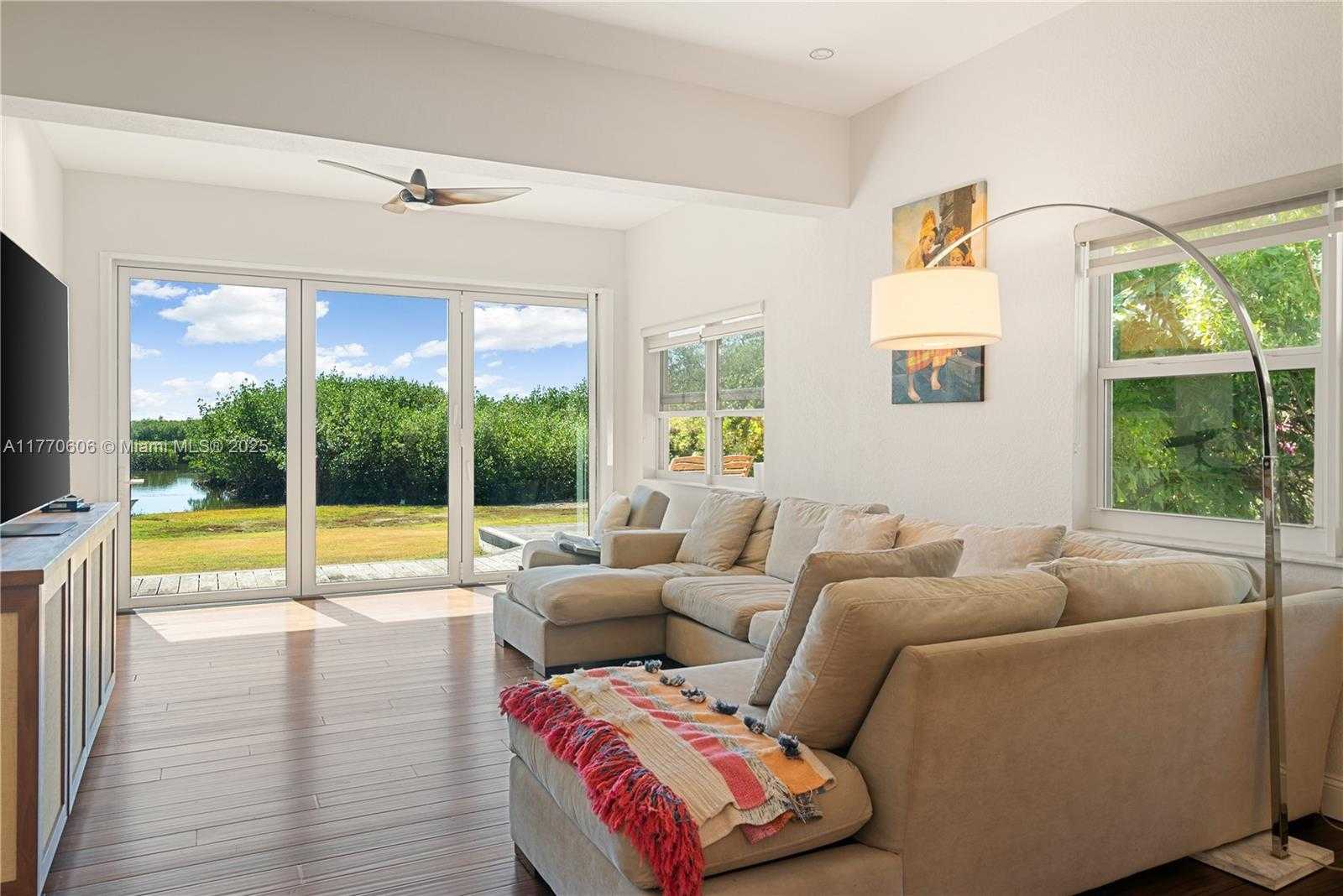 Small Image of 120 COCO PLUM RD S, Key Largo Number 7