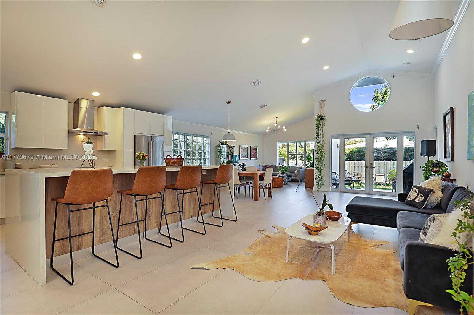 Small Image of 8919 BYRON AVE, Surfside Number 16