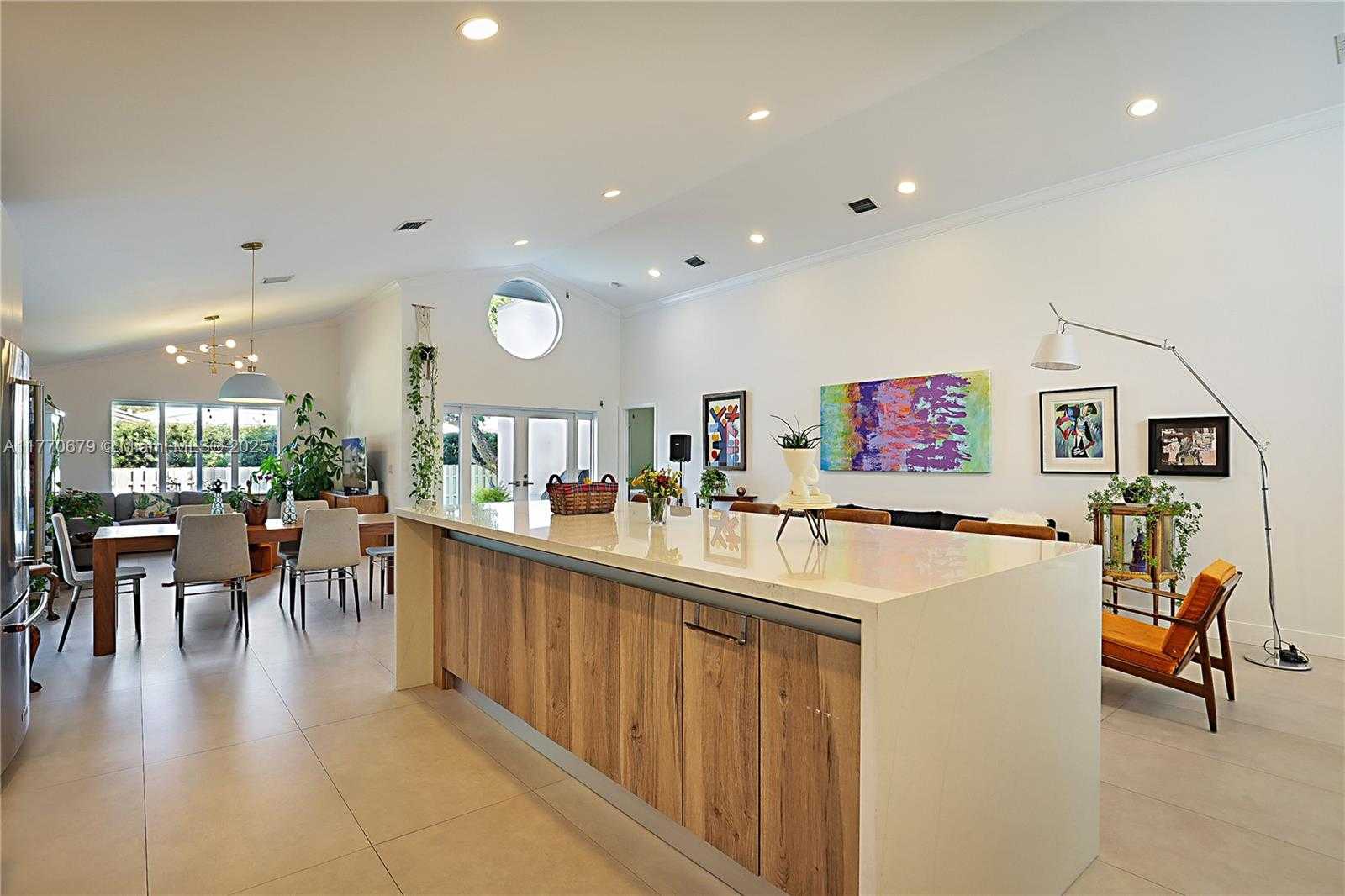 Small Image of 8919 BYRON AVE, Surfside Number 17