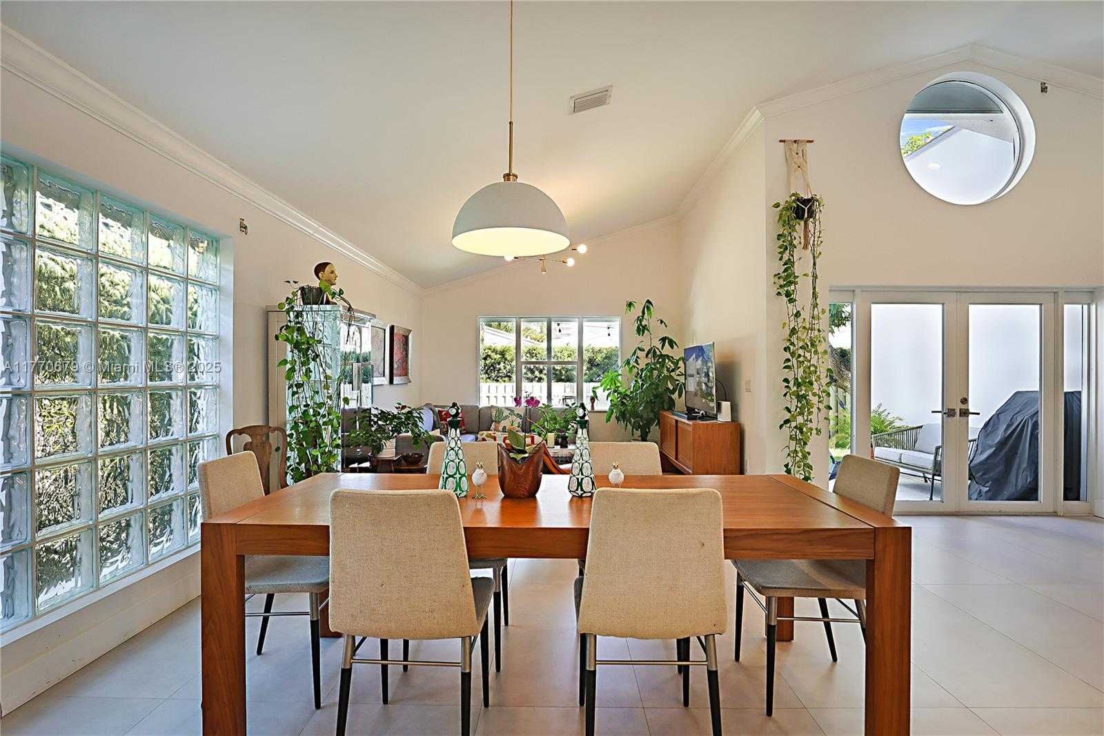 Small Image of 8919 BYRON AVE, Surfside Number 19