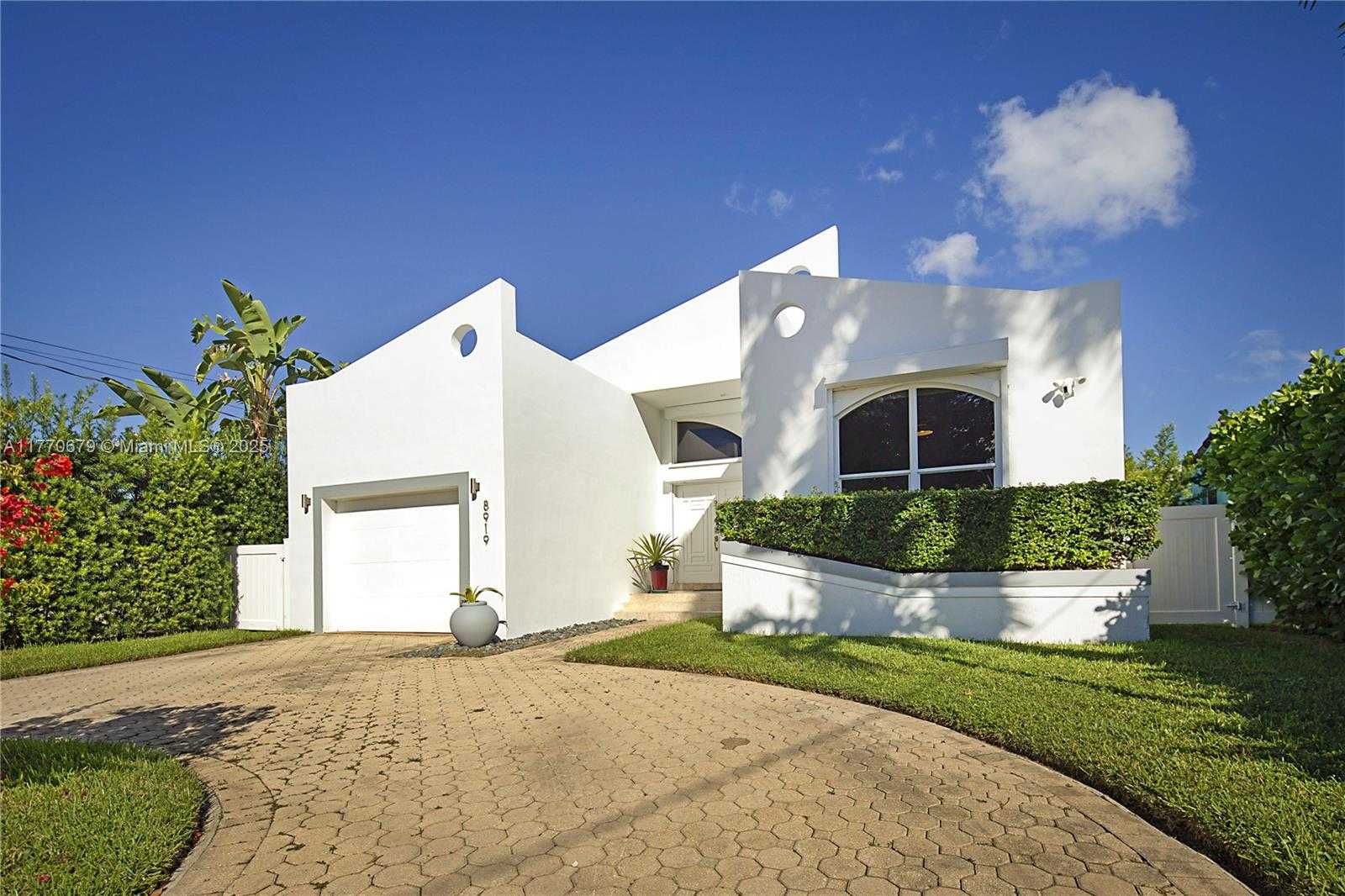 Small Image of 8919 BYRON AVE, Surfside Number 2