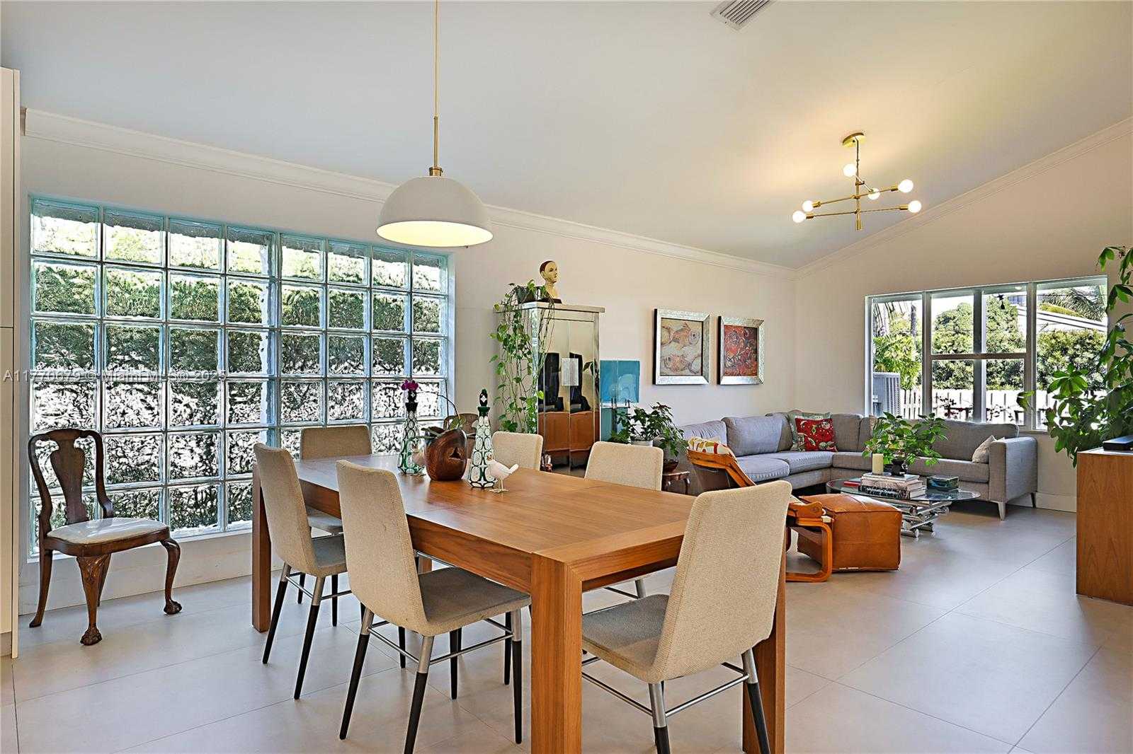 Small Image of 8919 BYRON AVE, Surfside Number 20