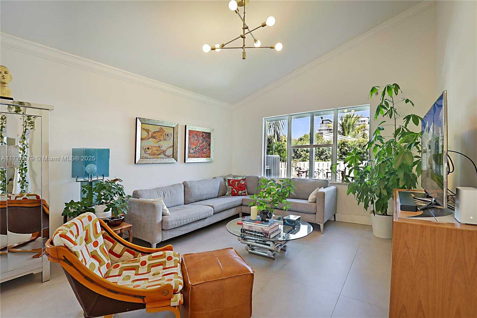 Small Image of 8919 BYRON AVE, Surfside Number 23