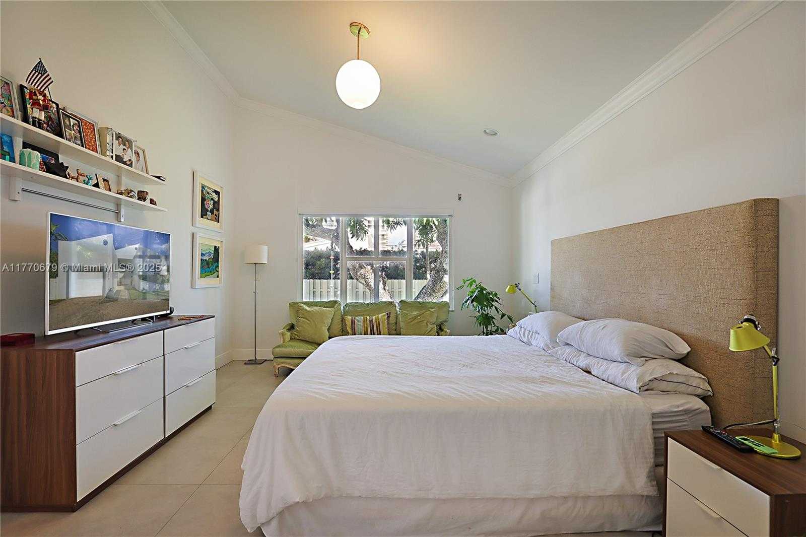 Small Image of 8919 BYRON AVE, Surfside Number 27