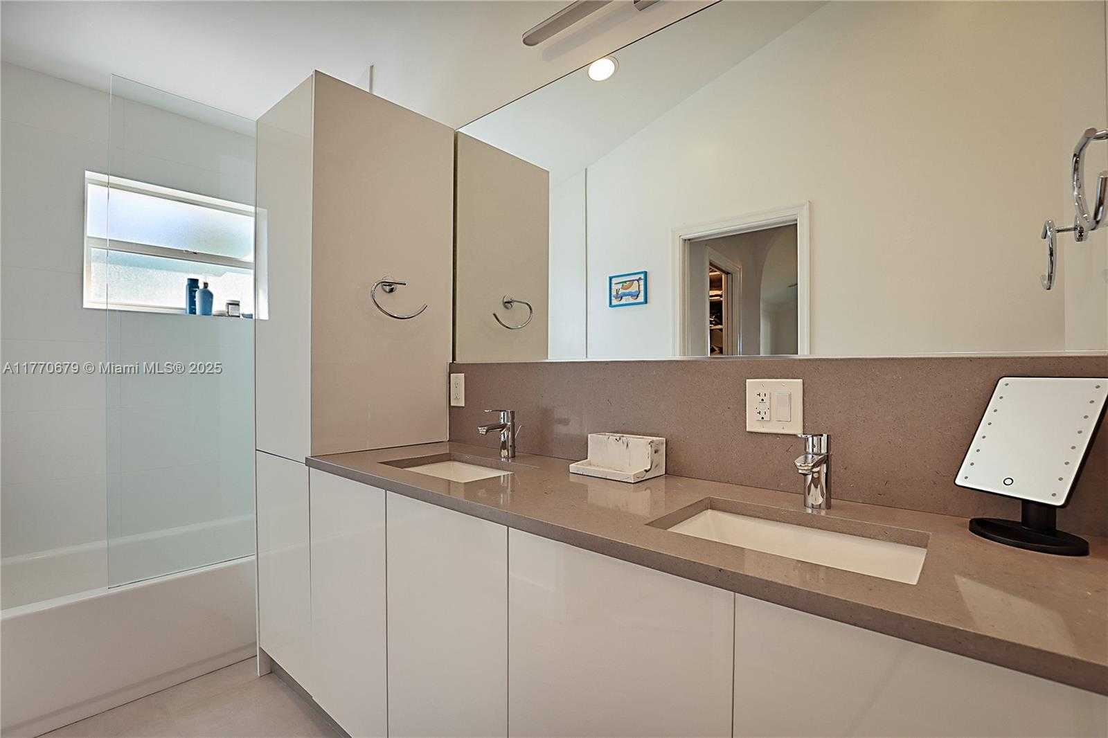 Small Image of 8919 BYRON AVE, Surfside Number 29