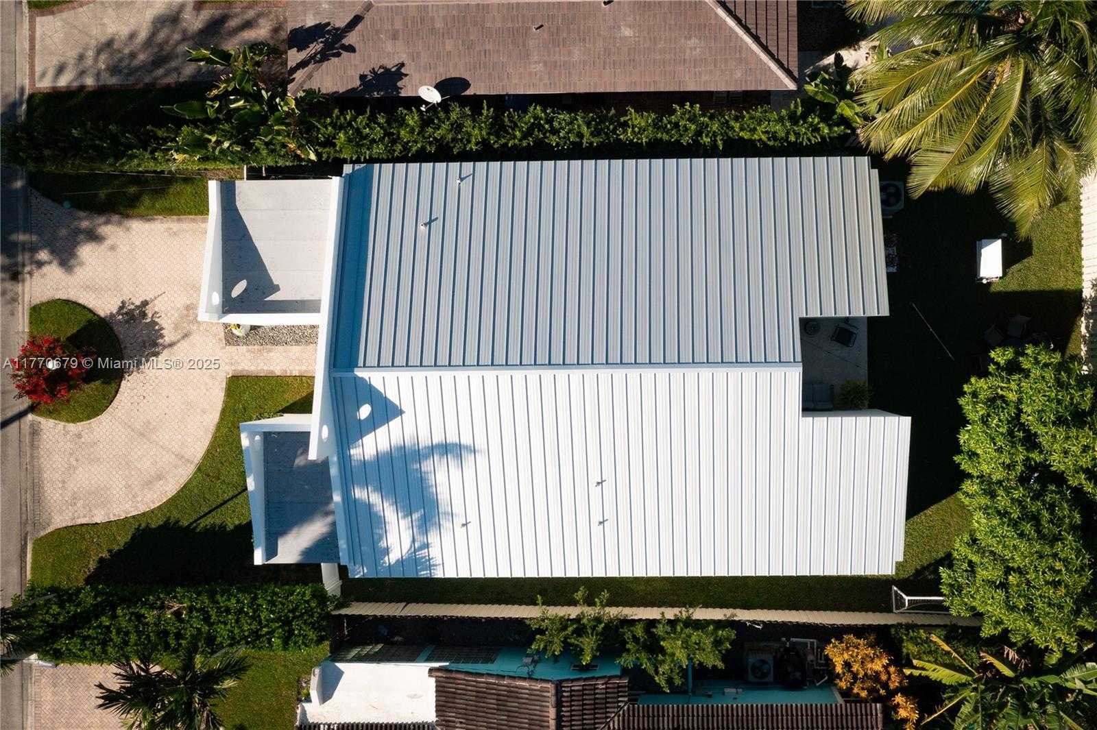Small Image of 8919 BYRON AVE, Surfside Number 3