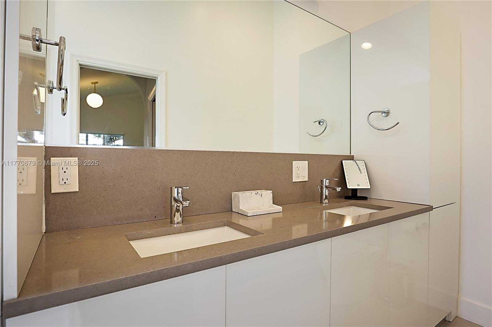 Small Image of 8919 BYRON AVE, Surfside Number 30