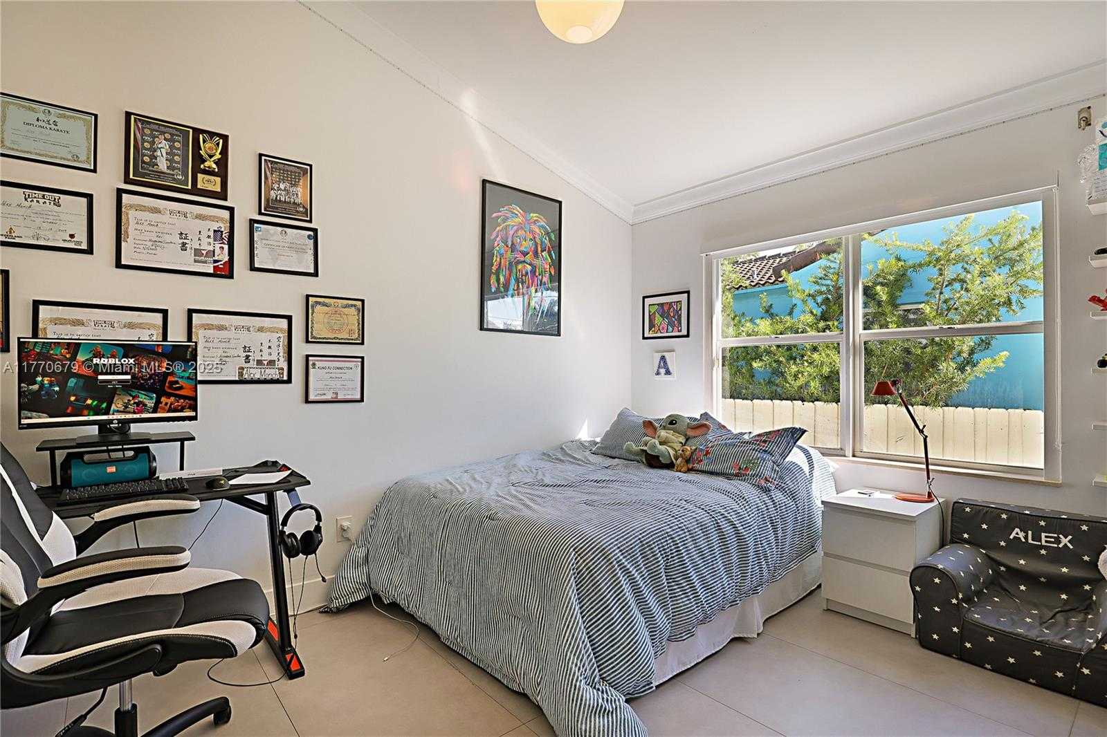 Small Image of 8919 BYRON AVE, Surfside Number 34
