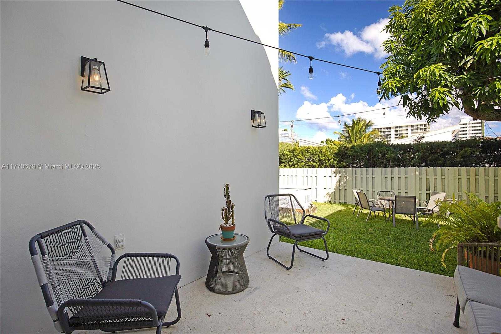 Small Image of 8919 BYRON AVE, Surfside Number 36
