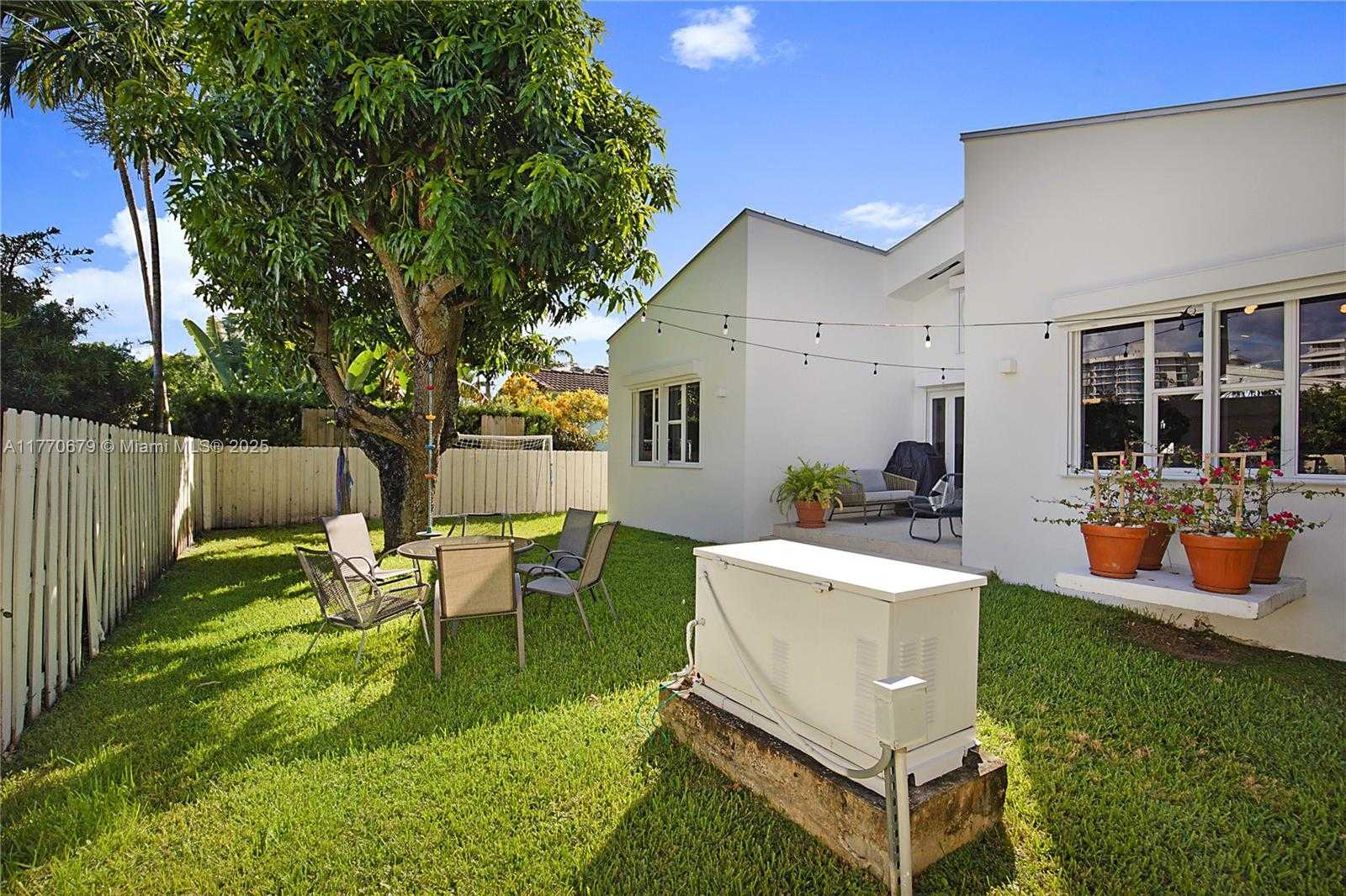 Small Image of 8919 BYRON AVE, Surfside Number 40