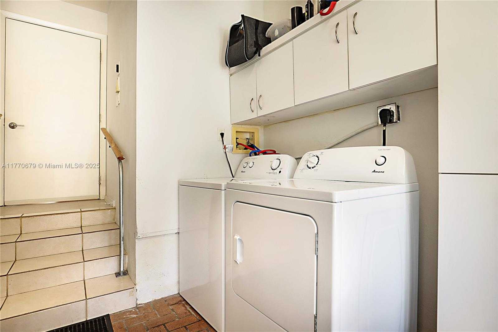 Small Image of 8919 BYRON AVE, Surfside Number 42