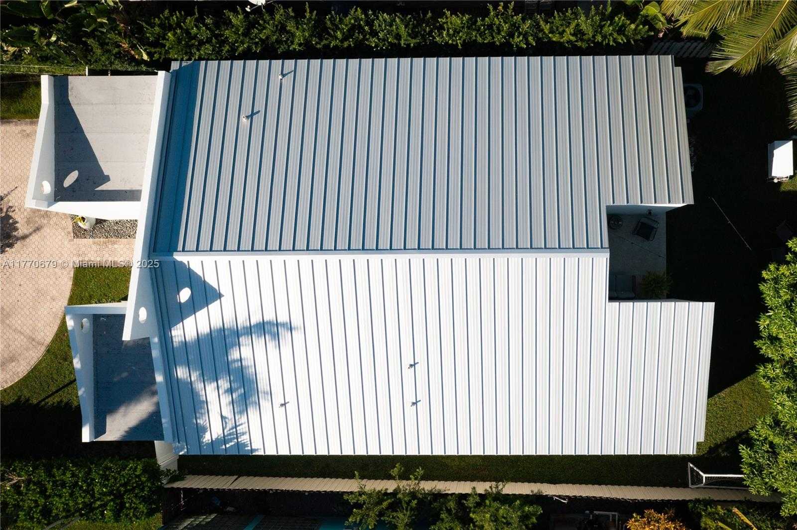 Small Image of 8919 BYRON AVE, Surfside Number 43