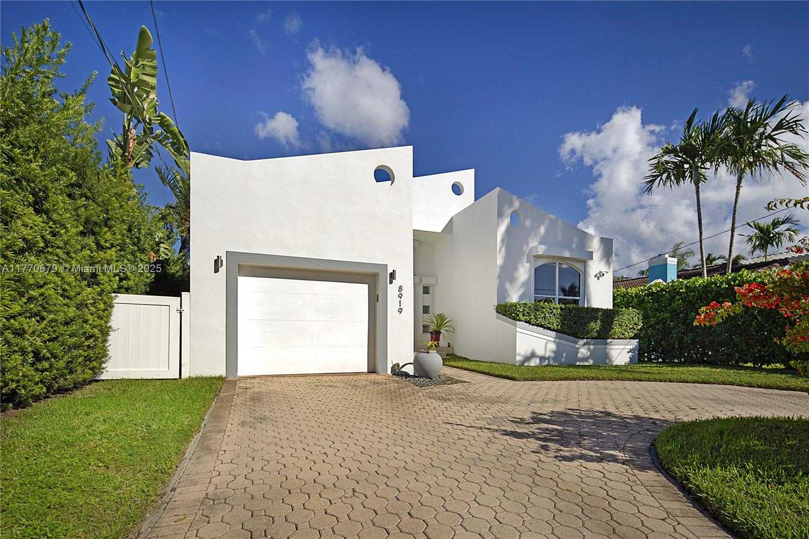 Small Image of 8919 BYRON AVE, Surfside Number 44