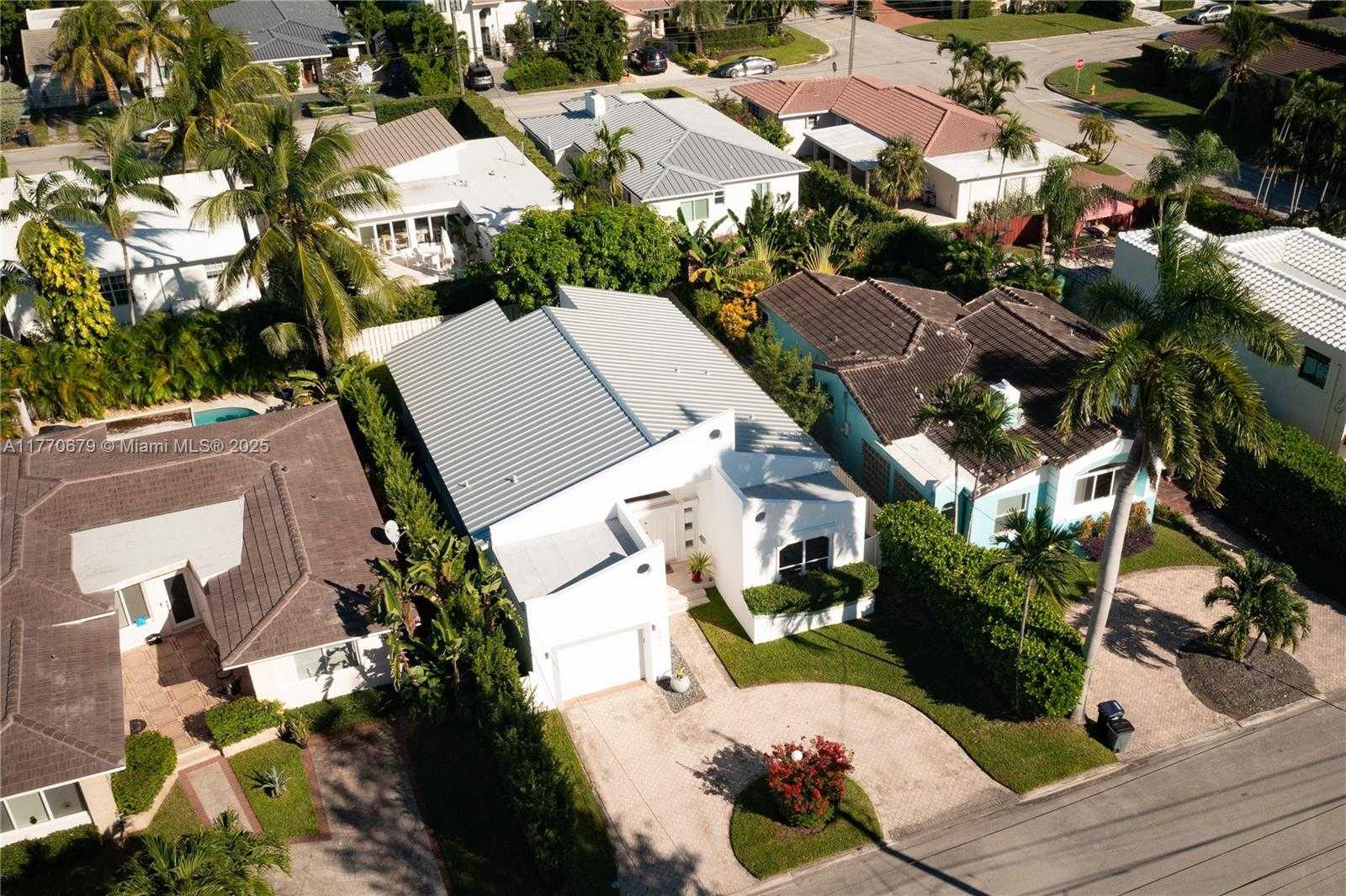 Small Image of 8919 BYRON AVE, Surfside Number 46