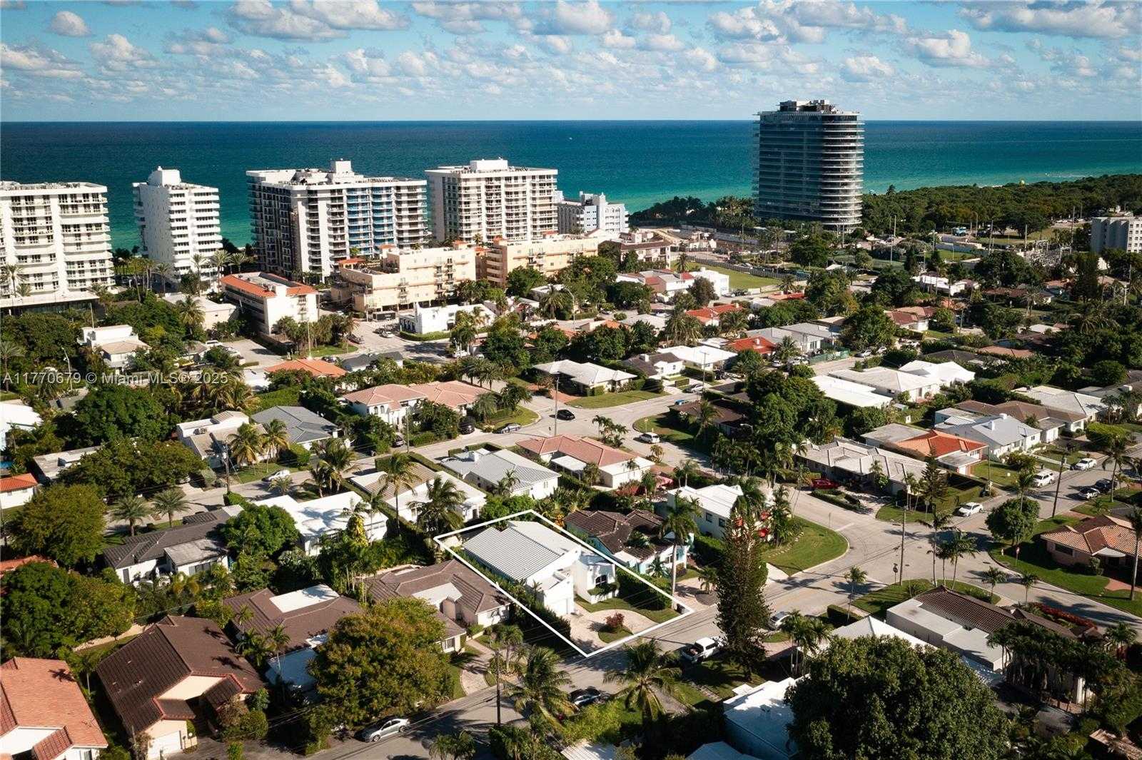 Small Image of 8919 BYRON AVE, Surfside Number 48