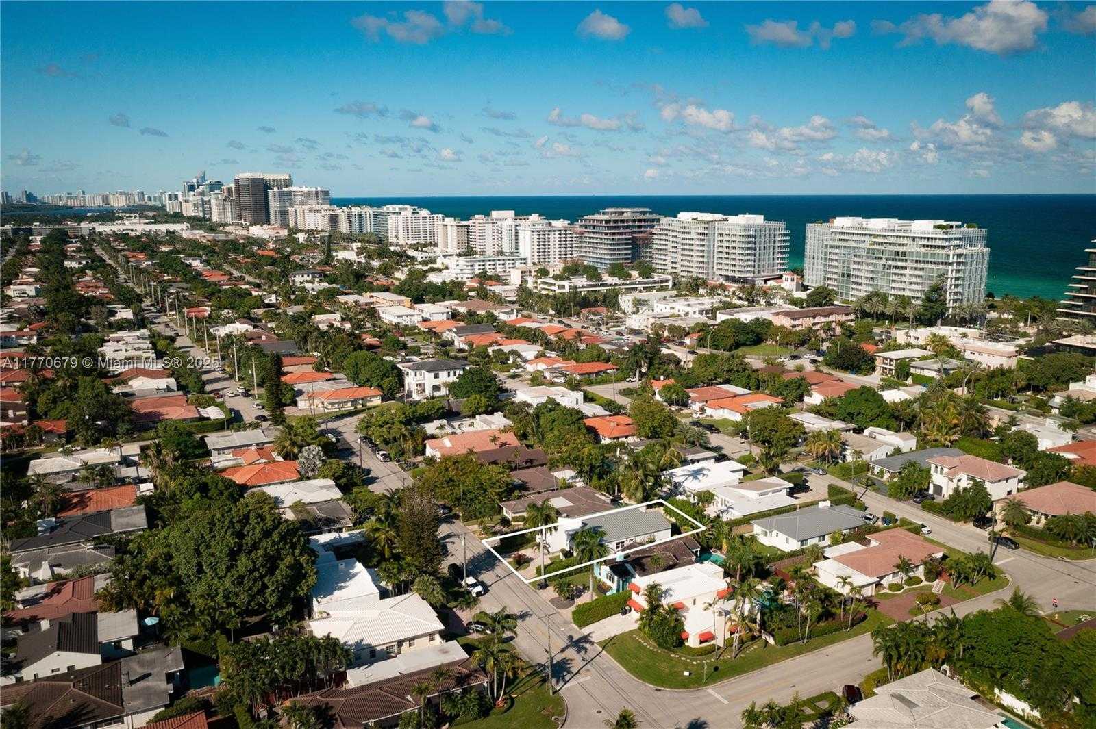 Small Image of 8919 BYRON AVE, Surfside Number 49