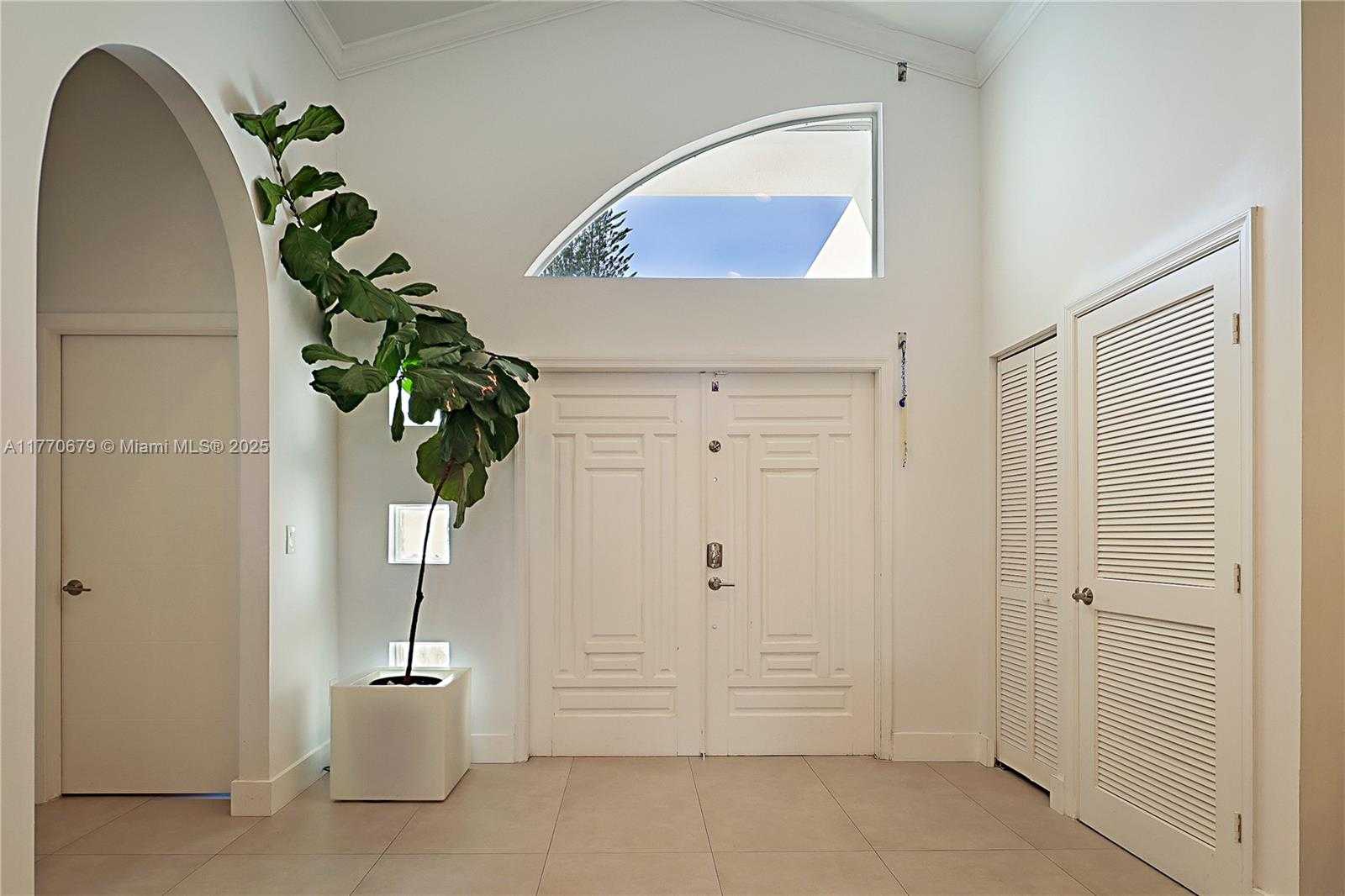 Small Image of 8919 BYRON AVE, Surfside Number 5