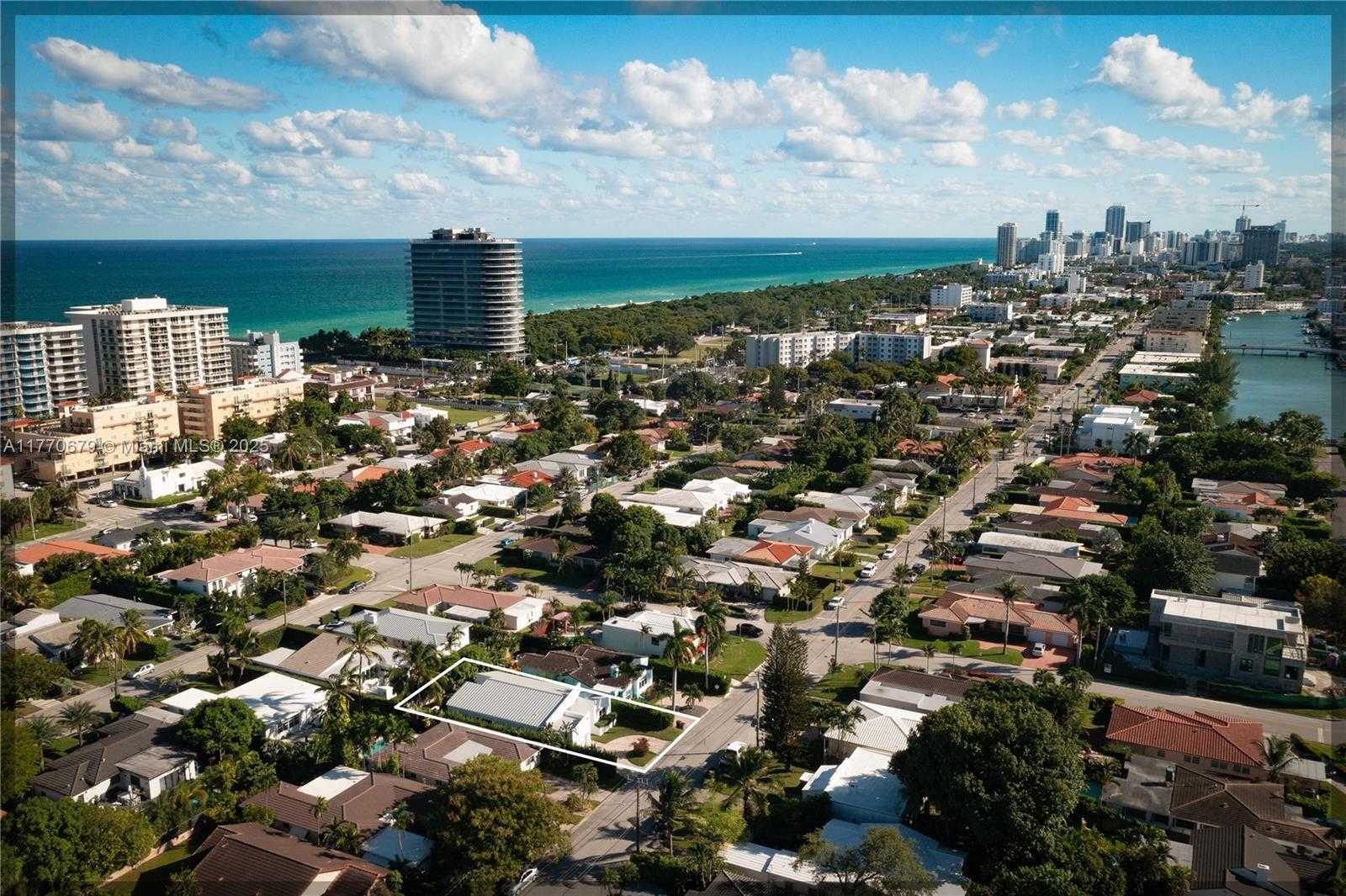 Small Image of 8919 BYRON AVE, Surfside Number 50
