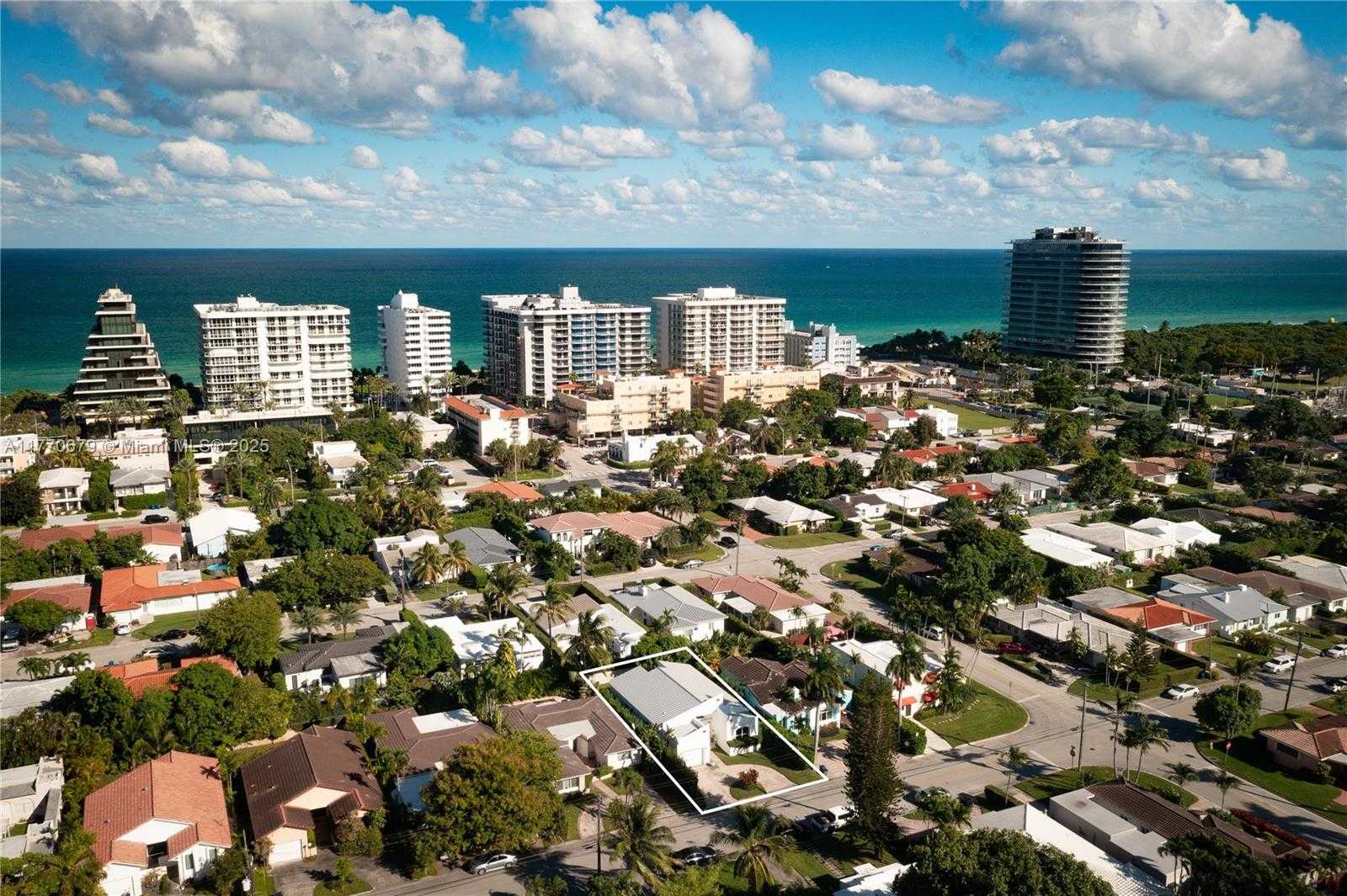 Small Image of 8919 BYRON AVE, Surfside Number 51