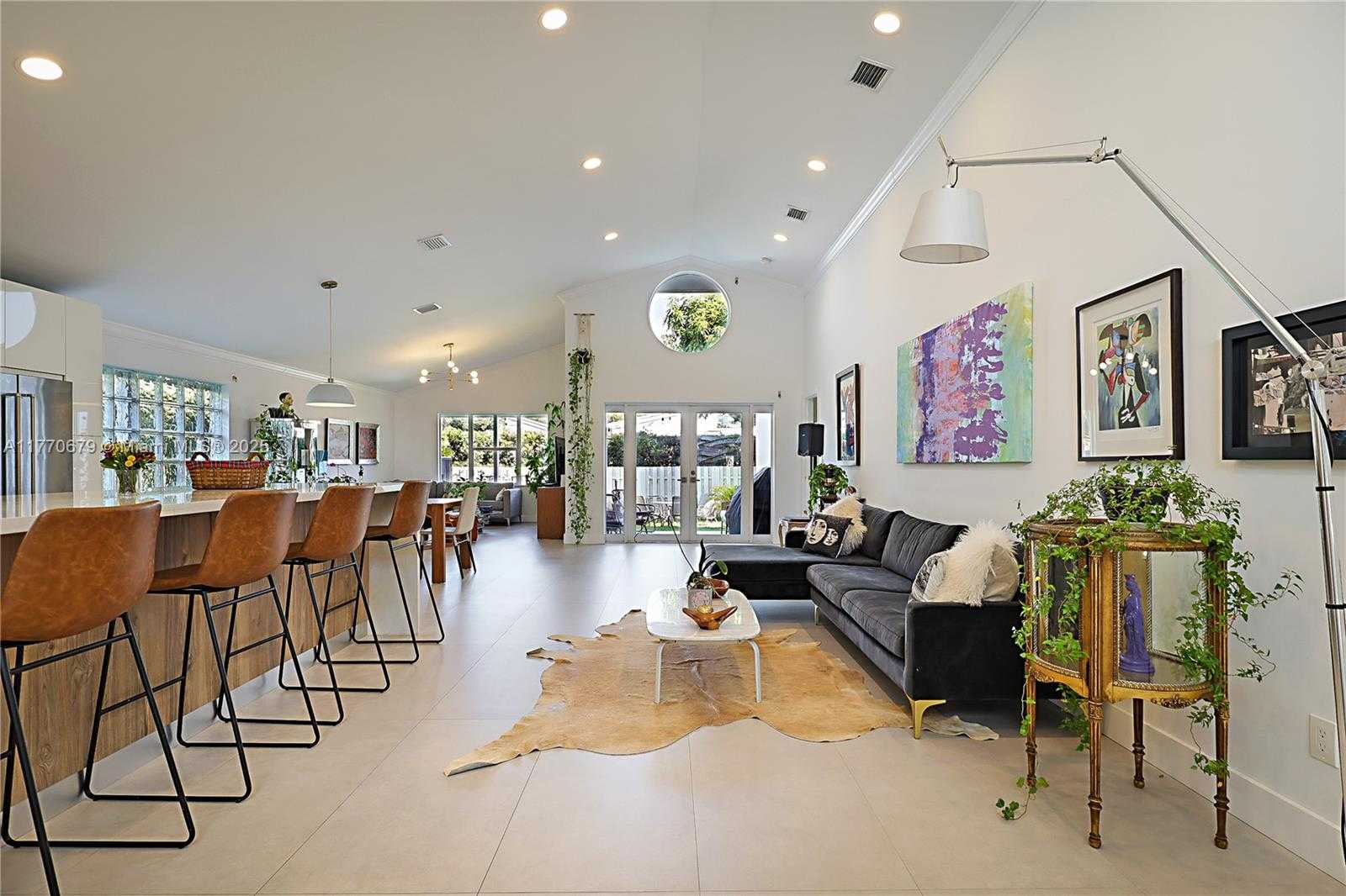Small Image of 8919 BYRON AVE, Surfside Number 6