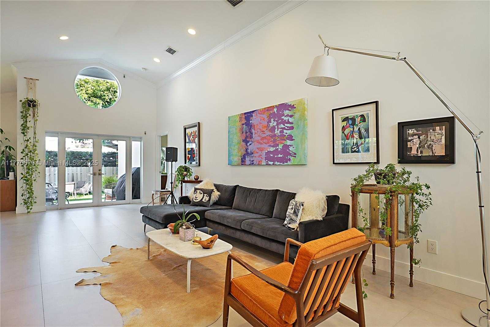 Small Image of 8919 BYRON AVE, Surfside Number 7