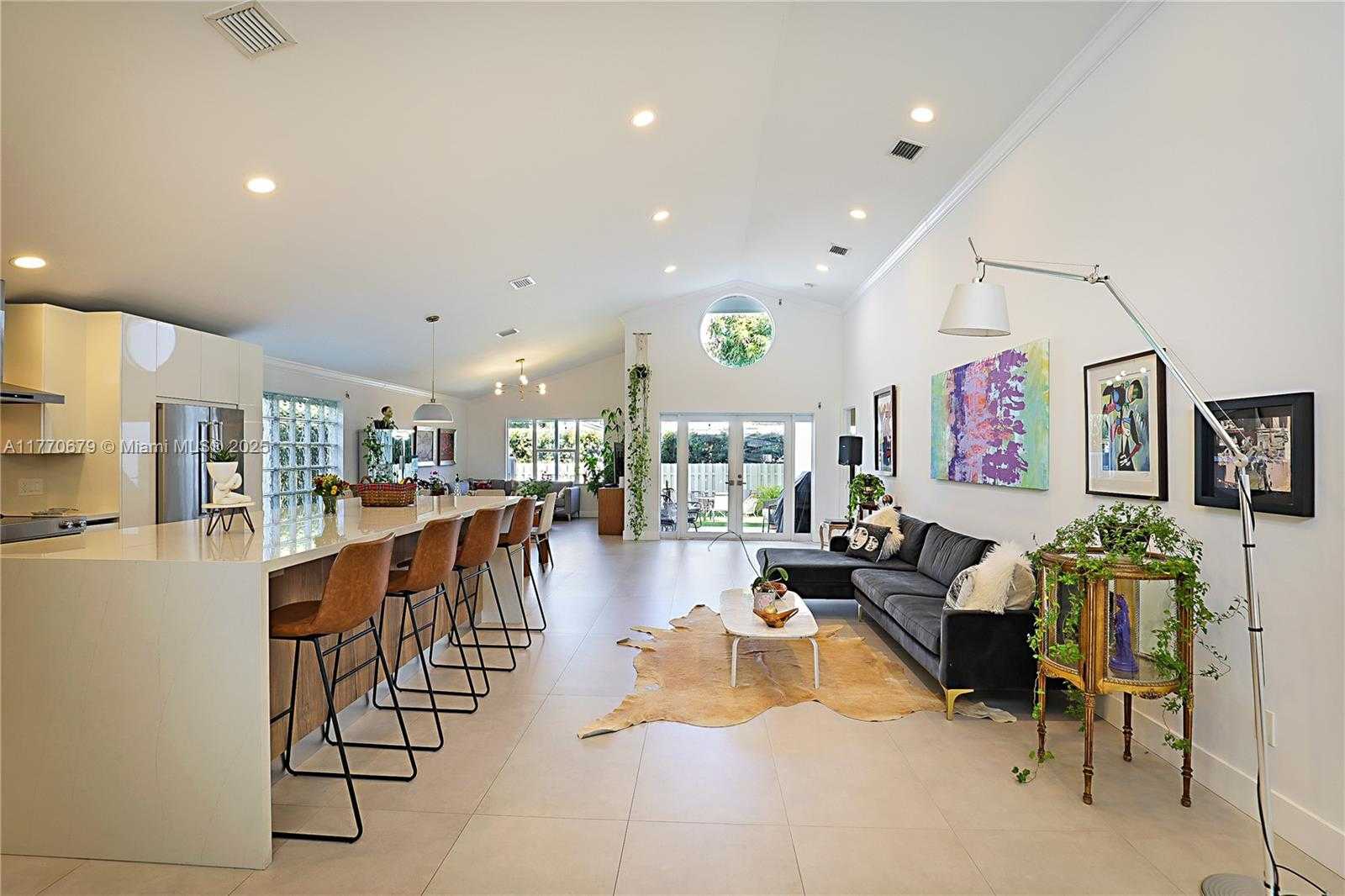 Small Image of 8919 BYRON AVE, Surfside Number 8