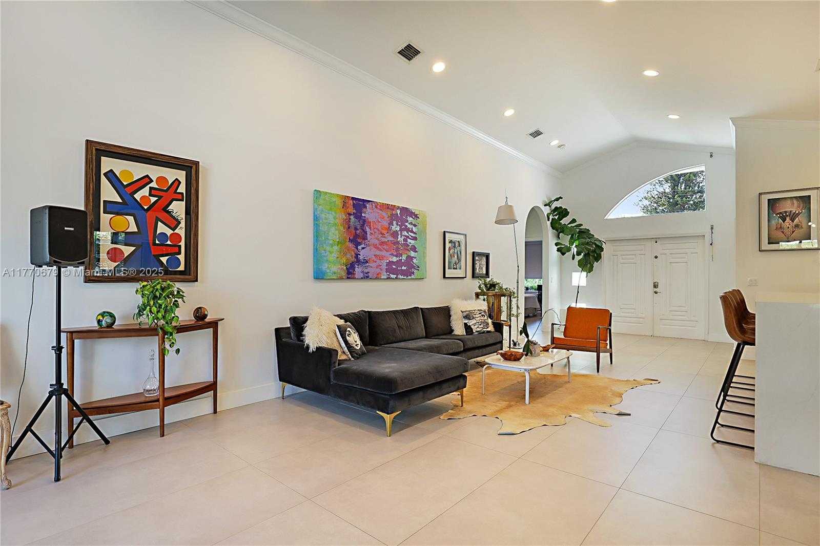 Small Image of 8919 BYRON AVE, Surfside Number 9