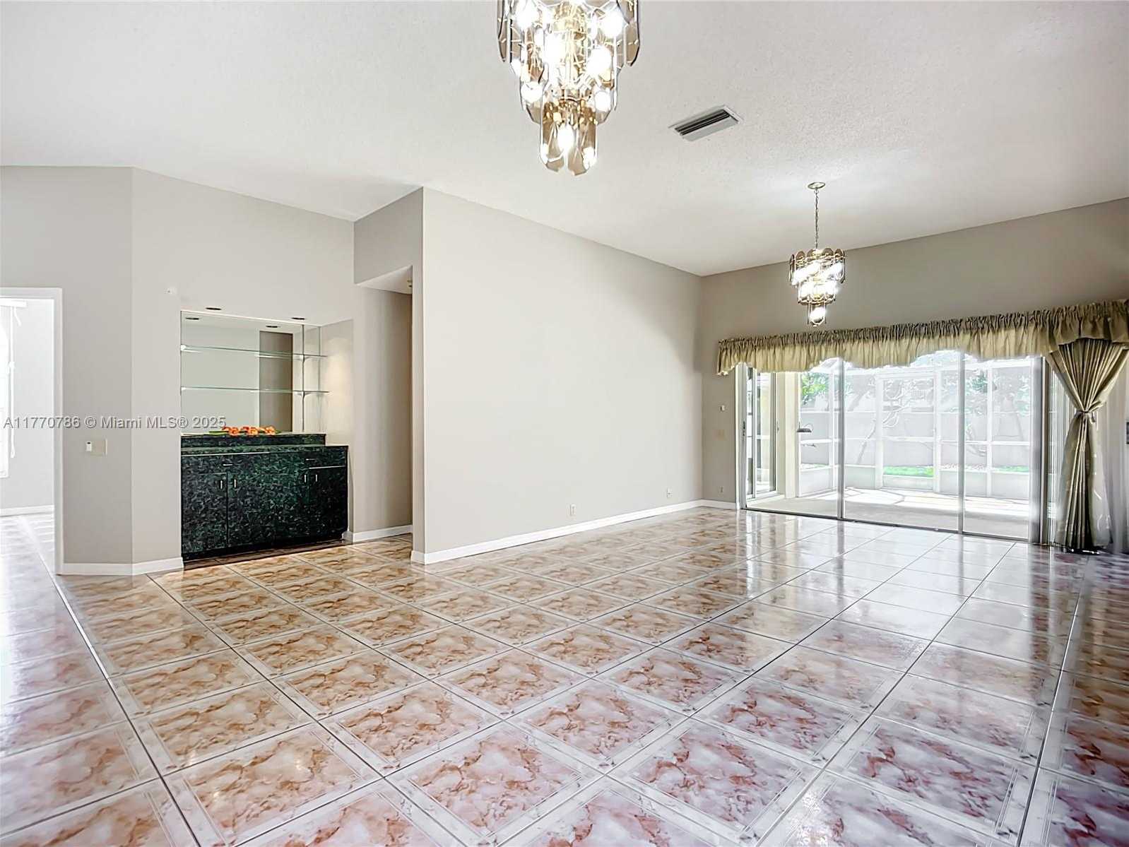 Small Image of 4738 DUNDEE DR, Bradenton Number 13