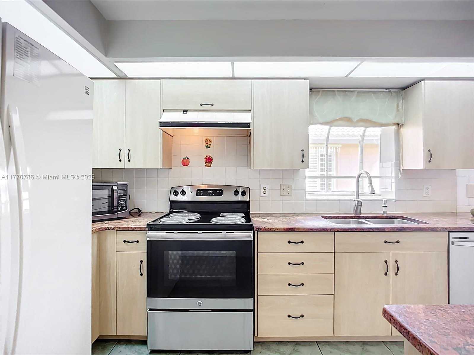 Small Image of 4738 DUNDEE DR, Bradenton Number 16