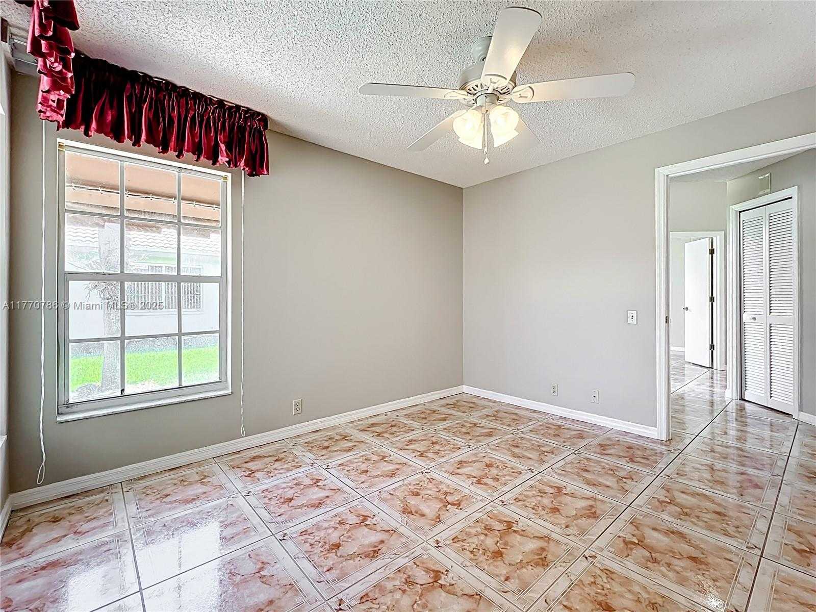 Small Image of 4738 DUNDEE DR, Bradenton Number 18