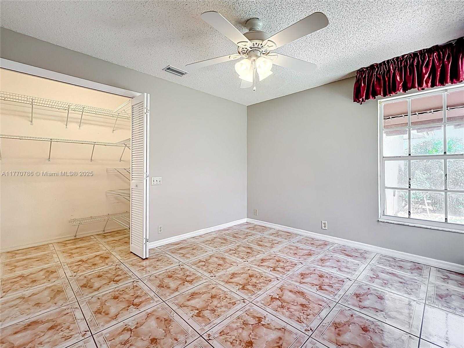 Small Image of 4738 DUNDEE DR, Bradenton Number 21